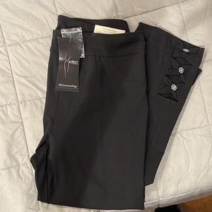 SUPER STRETCH BLACK
SPARKLE CAPRI